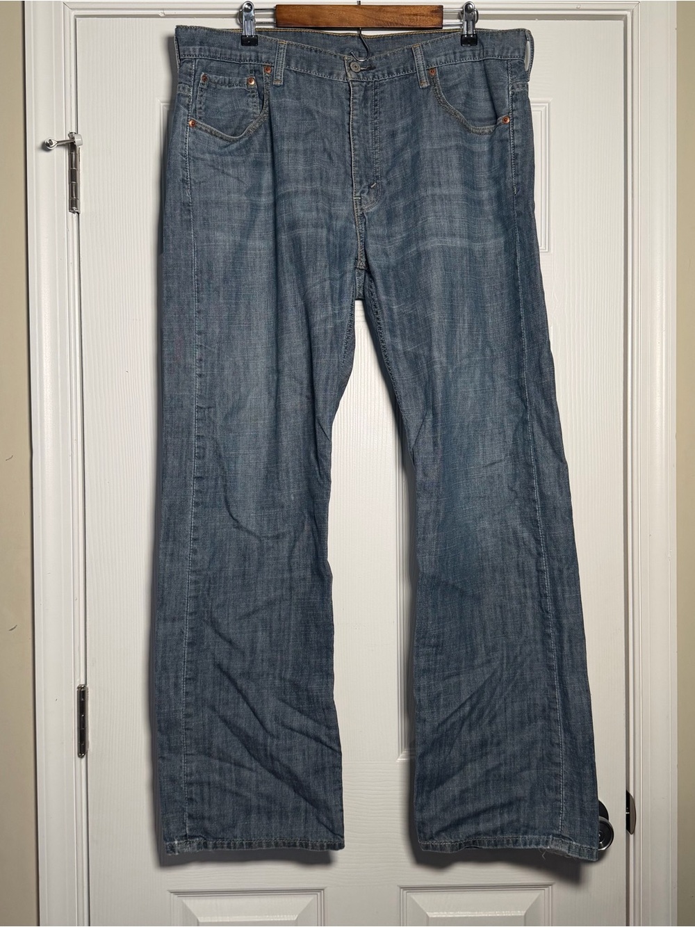 Men’s Relaxed Loose Fit Straight Leg Blue Jeans Light Medium Wash Denim Pants